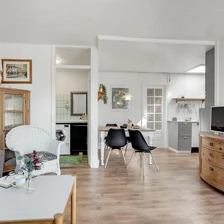 2 Bedroom Lovely In Hvide Sande *