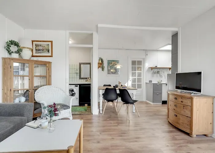 Stunning In Hvide Sande *